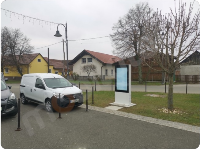 NoMobi Trex 43 cale Digital Signage Monitory reklamowe Totem